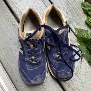 New Balance Sz 8.5 “515”sneakers, used condition, see photos